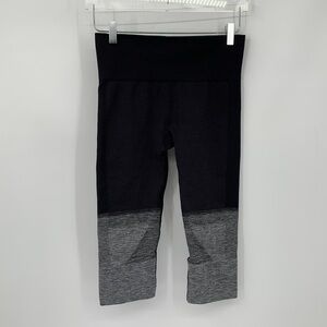 Lululemon Seamlessly street crop leggings black ombre gray yoga active women 6